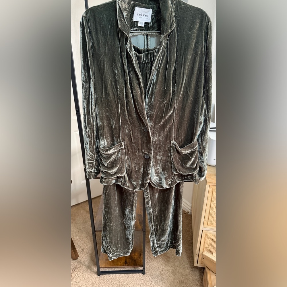 Velvet by Graham & Spencer Crushed Velvet Co-ord Set | Anthropologie | Worn Once